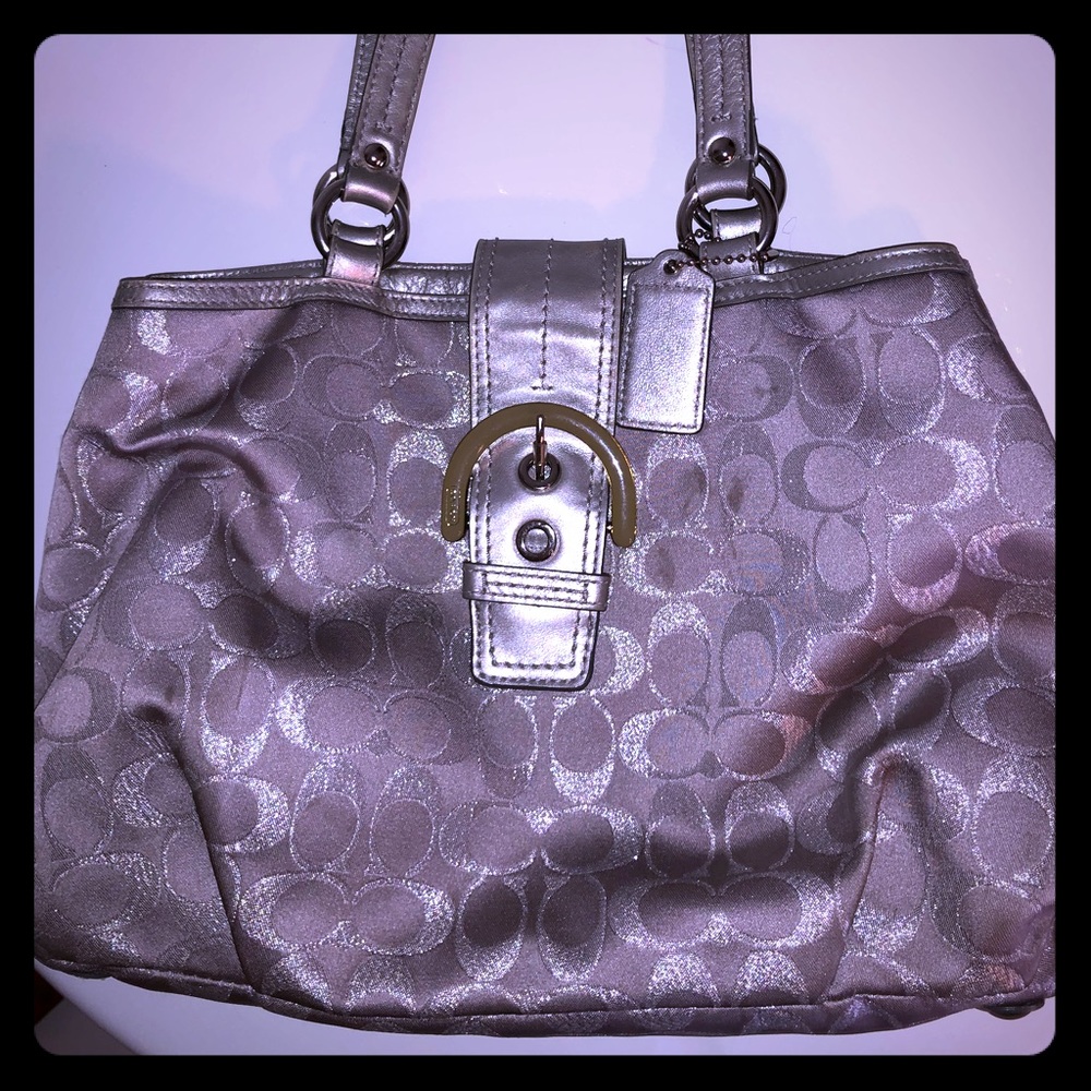 Coach silver/grey signature purse!